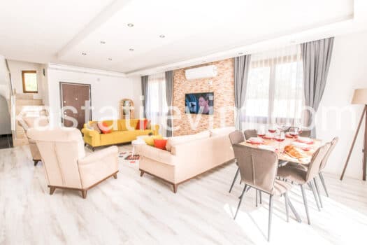 No.1010 | Kaş Müstakil Arazi İçinde Muhafazakar Havuzlu Villa