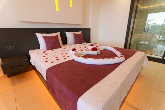 No.1030| KAŞ DOĞA MANZARALI BAHÇELİ HAVUZLU VİLLA